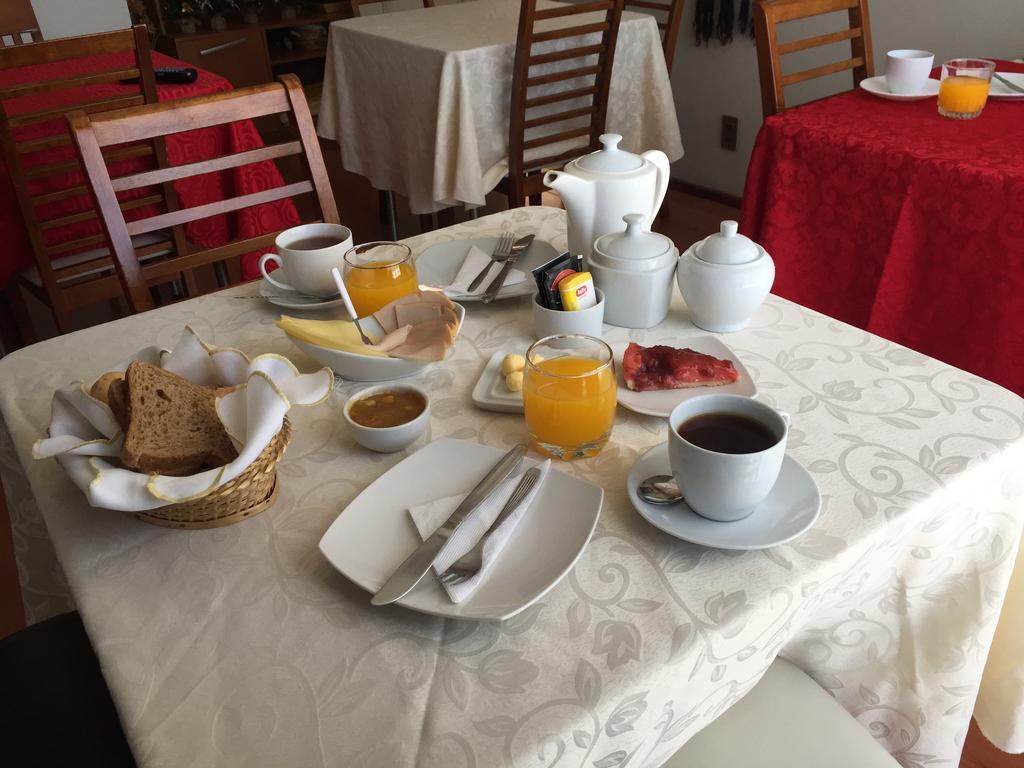 Hostal Y Departamentos Alcala เตมูโก ภายนอก รูปภาพ